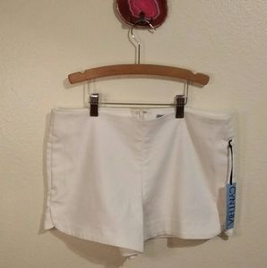 NWT $25⬇Cynthia Rowley white shorts